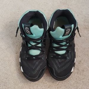 Kyrie 4s